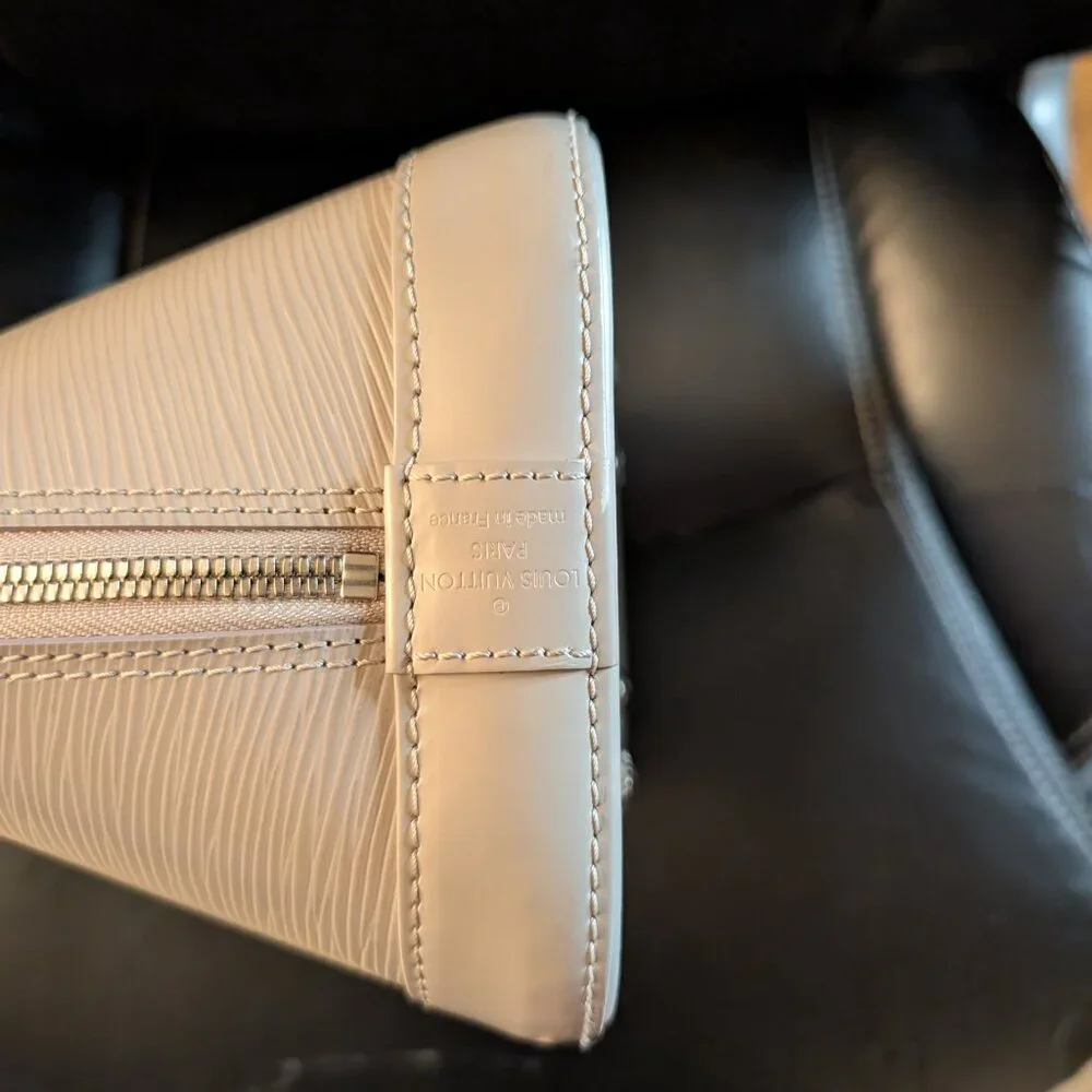 Louis Vuitton Alma Handbag - Picture 12 of 14